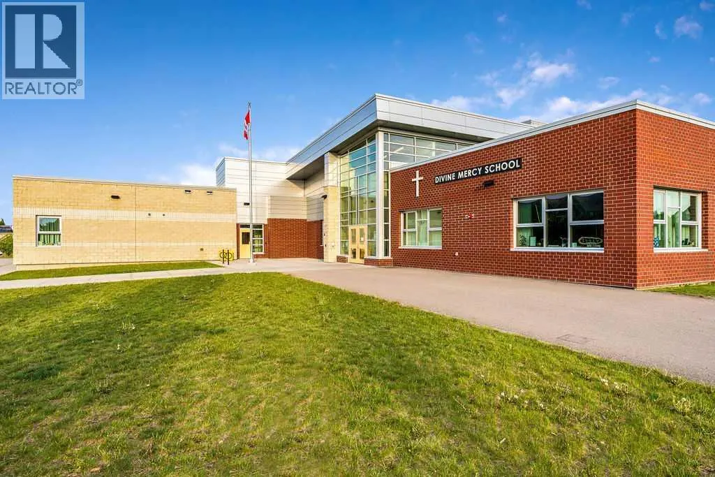 37 Marquis Common SE