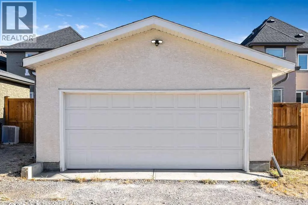 37 Marquis Common SE