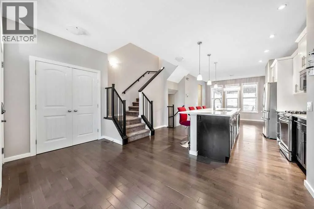 37 Marquis Common SE