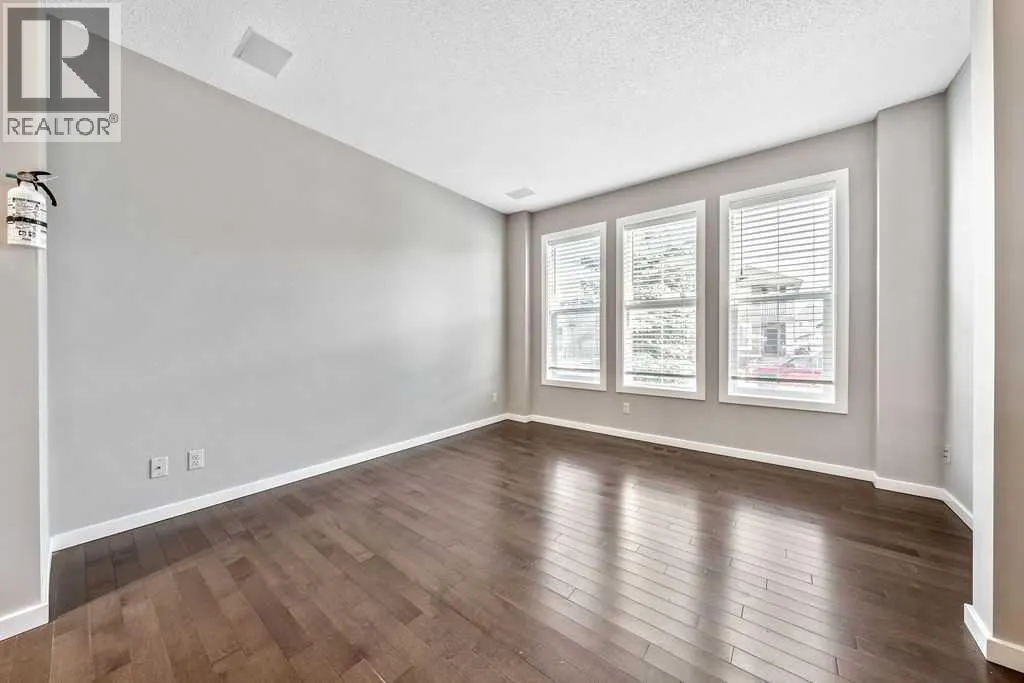 37 Marquis Common SE