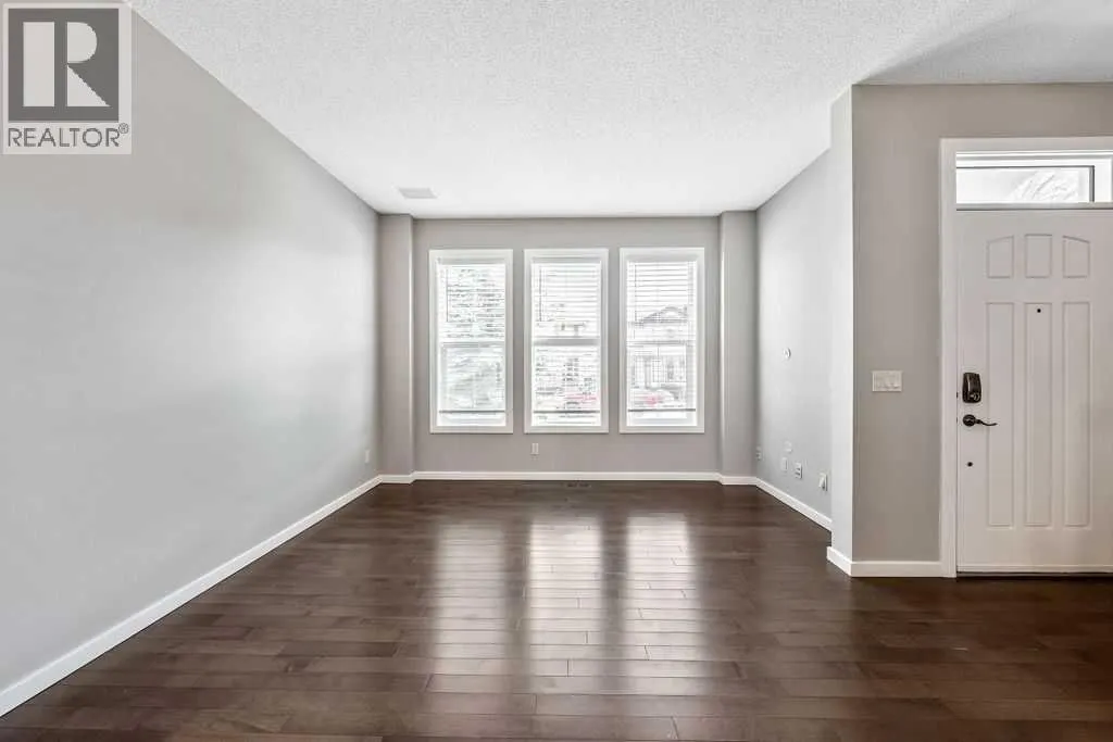 37 Marquis Common SE