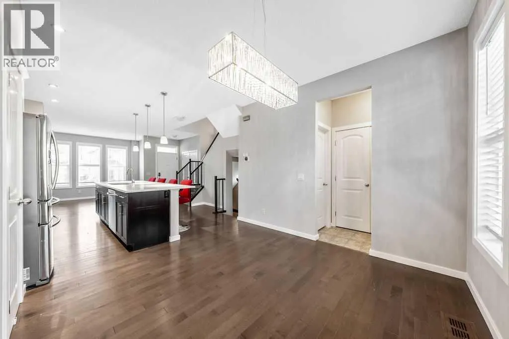 37 Marquis Common SE