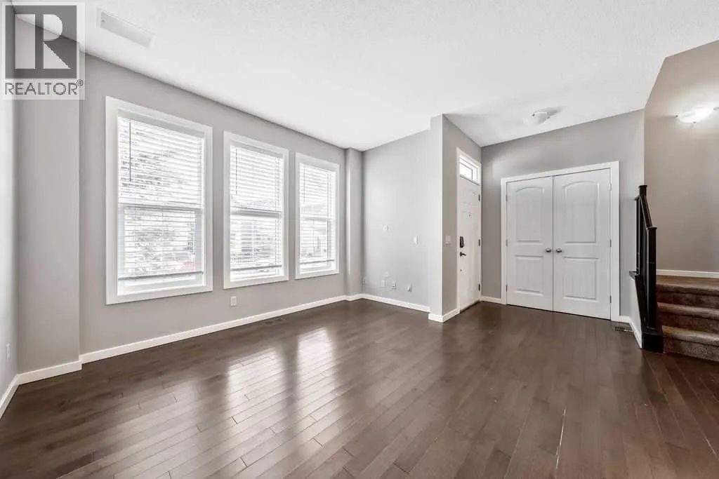 37 Marquis Common SE