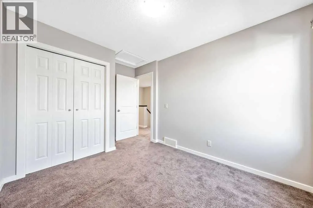 37 Marquis Common SE