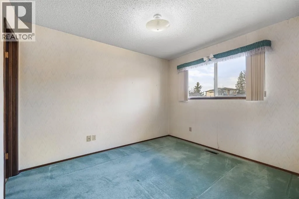 3375 Breton Close NW