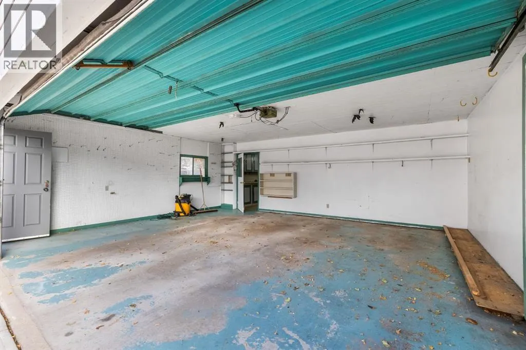 3375 Breton Close NW