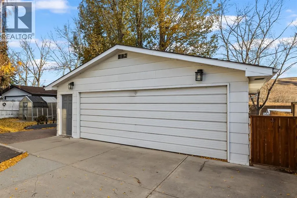 3375 Breton Close NW