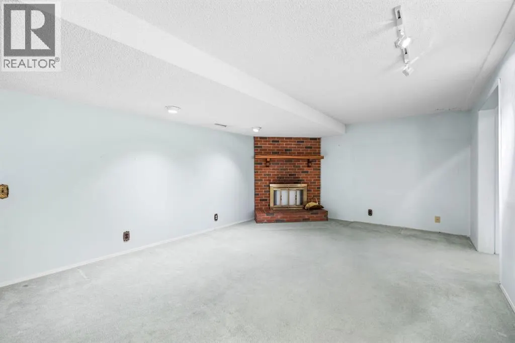 3375 Breton Close NW