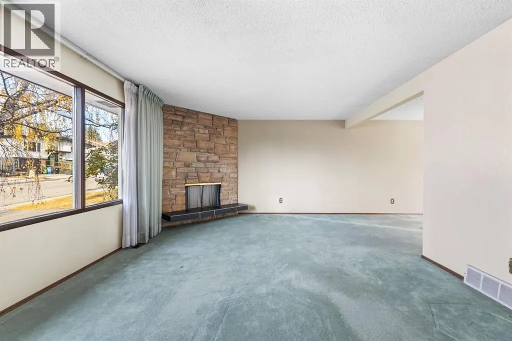 3375 Breton Close NW