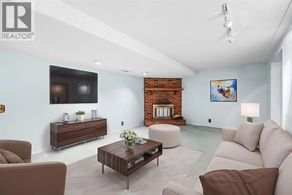 3375 Breton Close NW