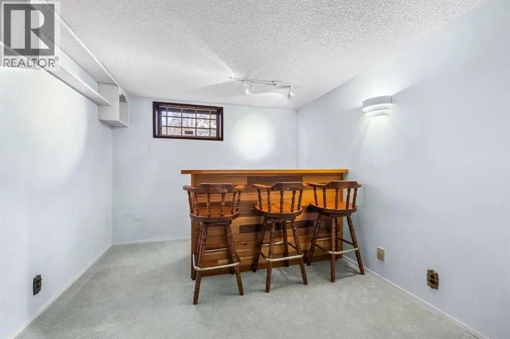 3375 Breton Close NW