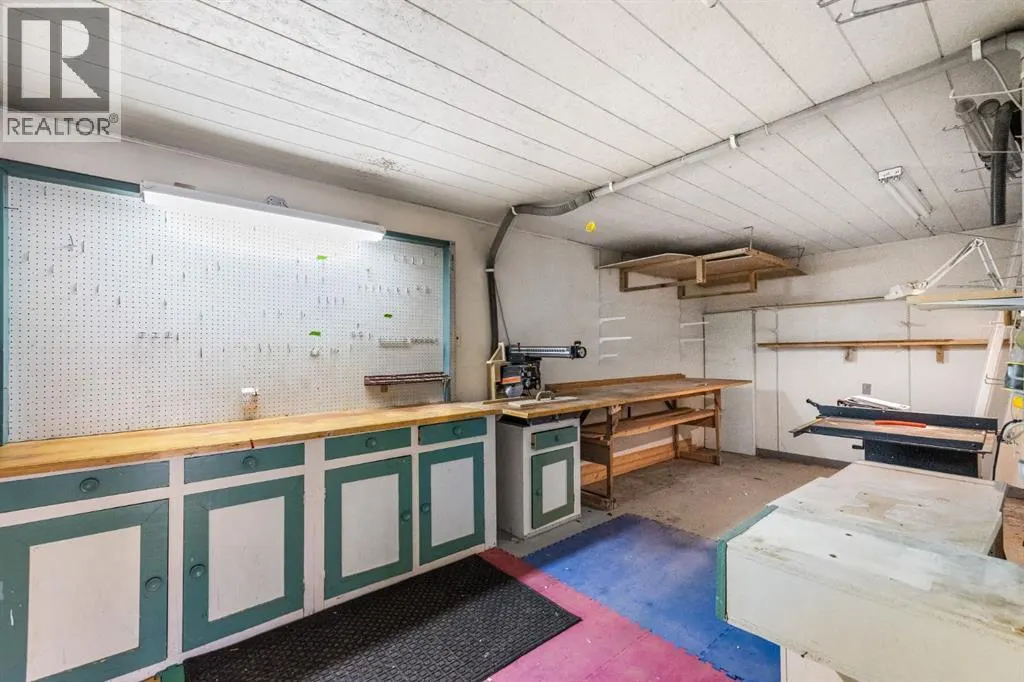 3375 Breton Close NW