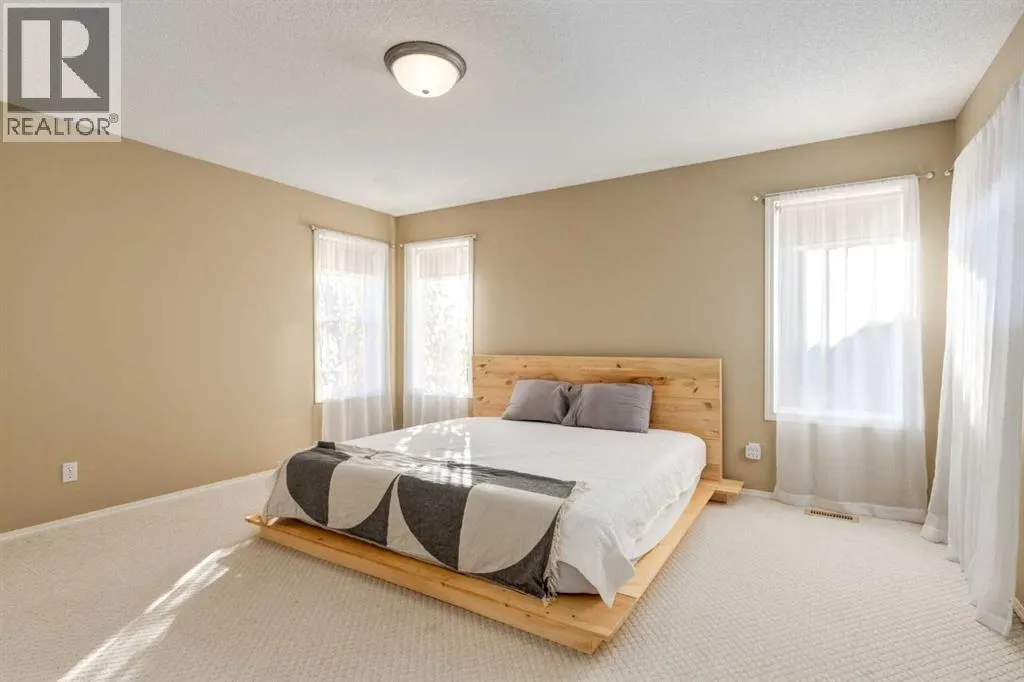 1880 Thornbird Road SE