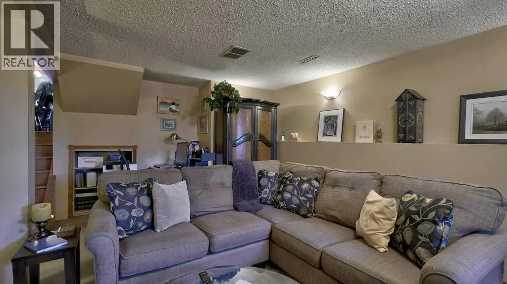 232 Penbrooke Way SE