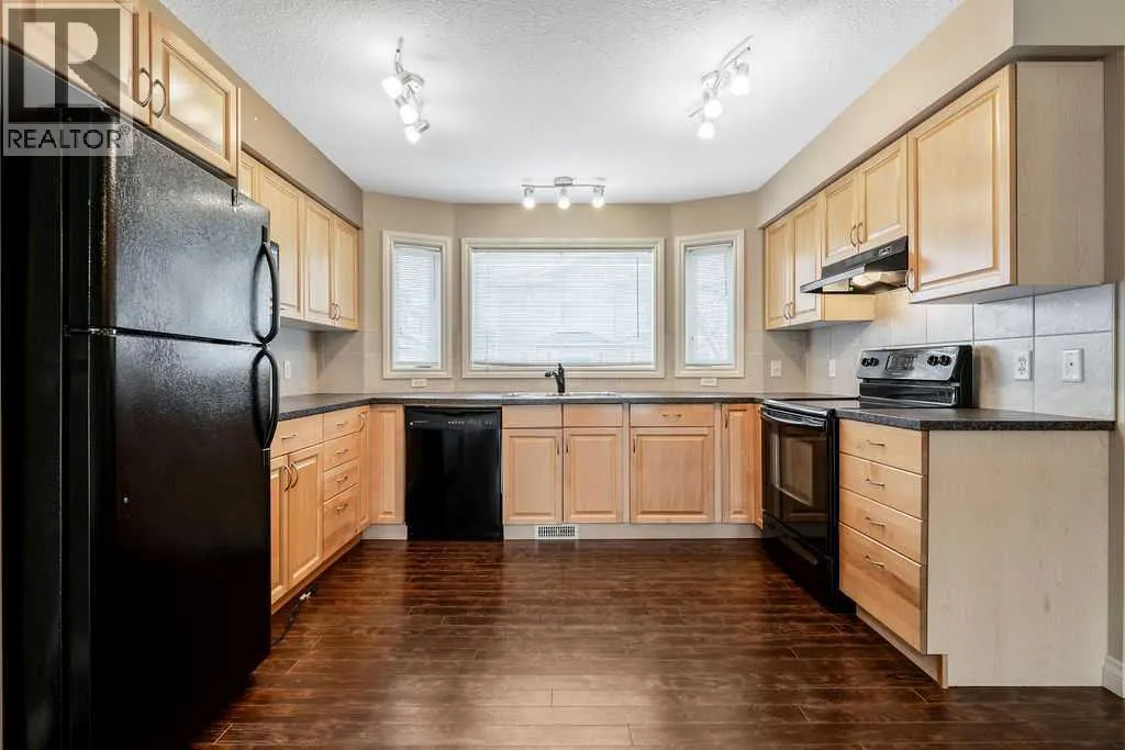 313 Strathcona Circle