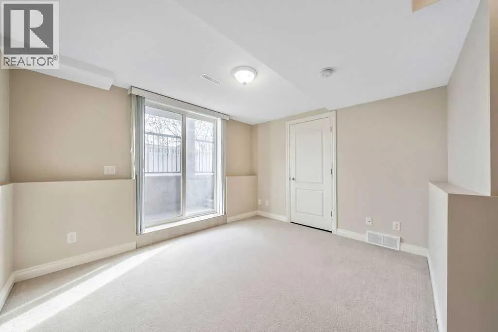 313 Strathcona Circle