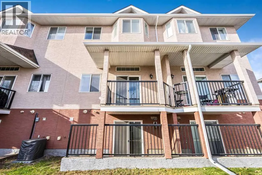 313 Strathcona Circle