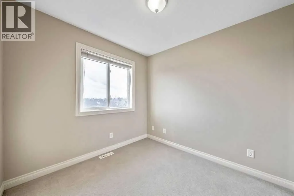 313 Strathcona Circle