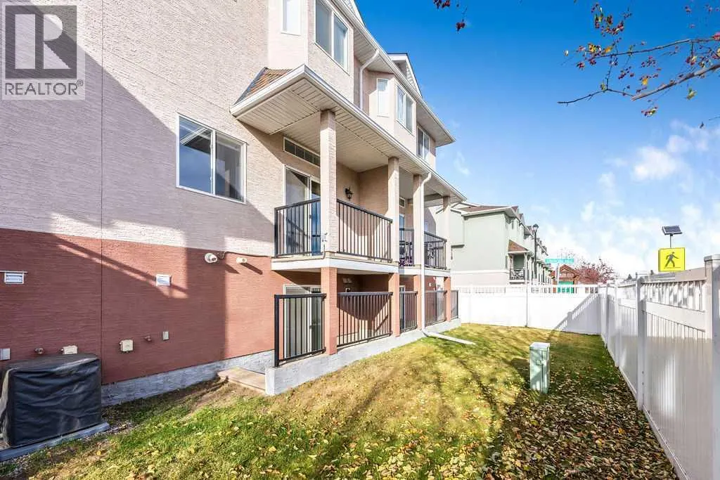 313 Strathcona Circle