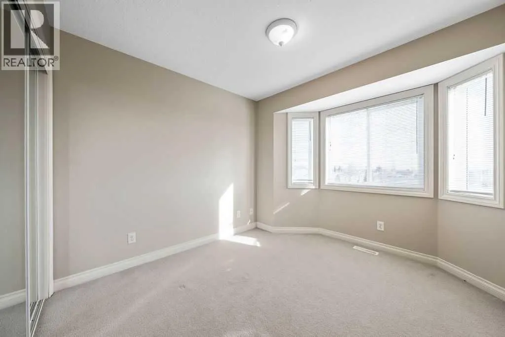 313 Strathcona Circle