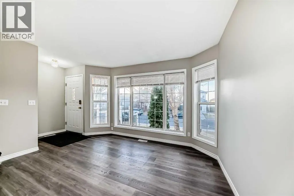 121 Martin Crossing Manor NE