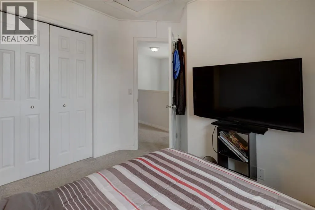 82 Country Hills Cove NW