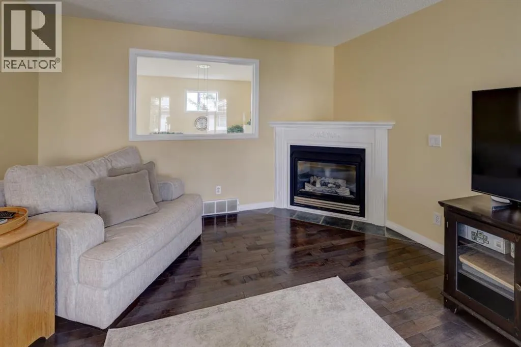 82 Country Hills Cove NW