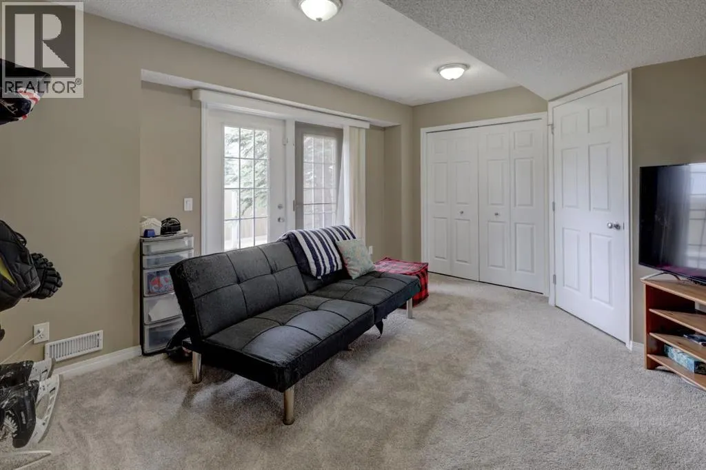 82 Country Hills Cove NW