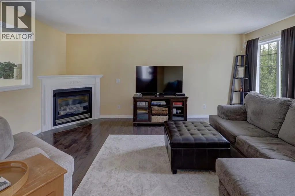 82 Country Hills Cove NW