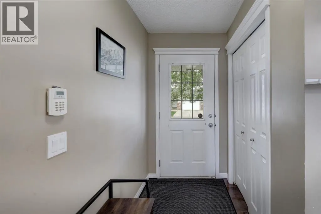 82 Country Hills Cove NW