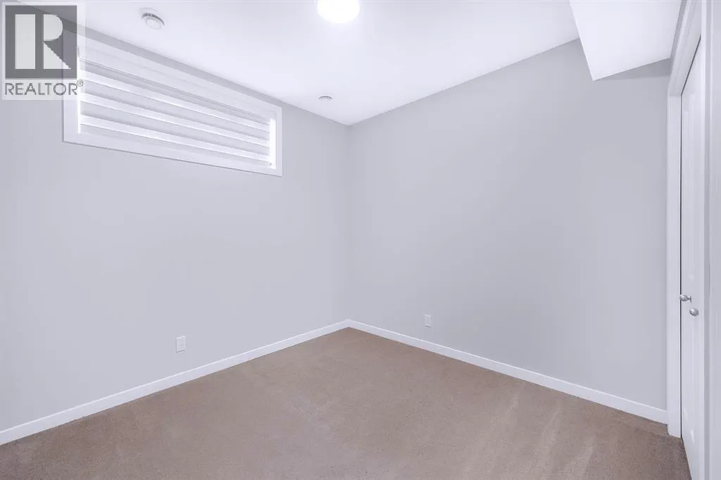 154 Silver Spruce Grove SW