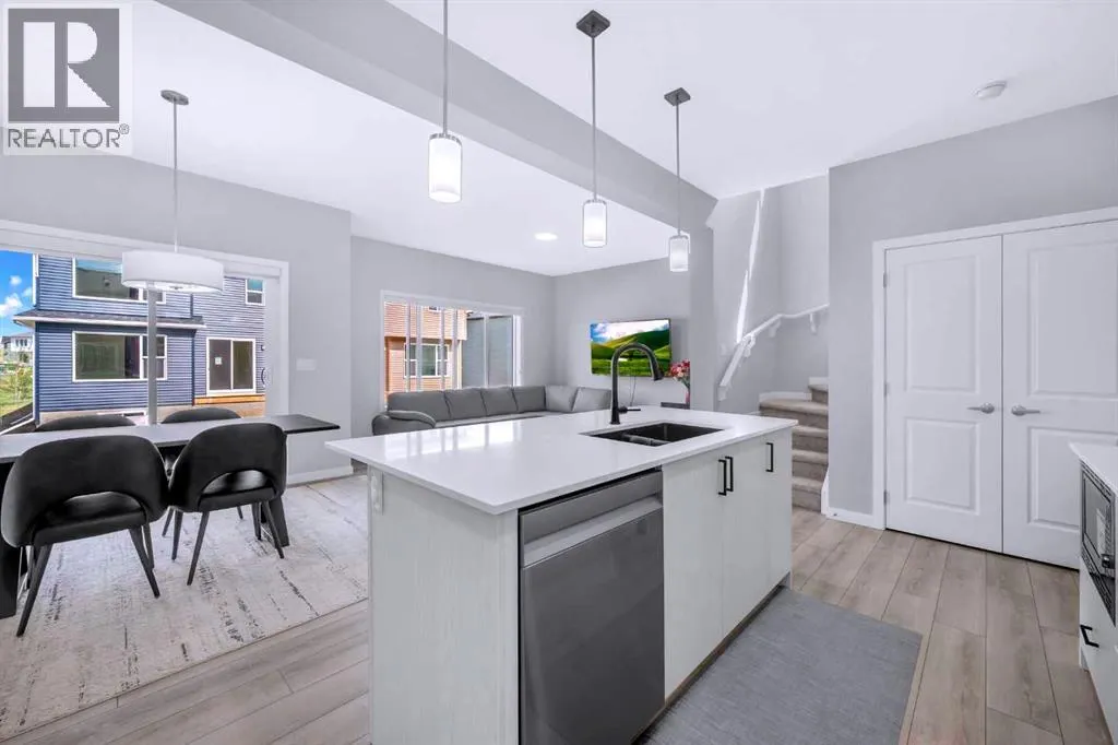 154 Silver Spruce Grove SW