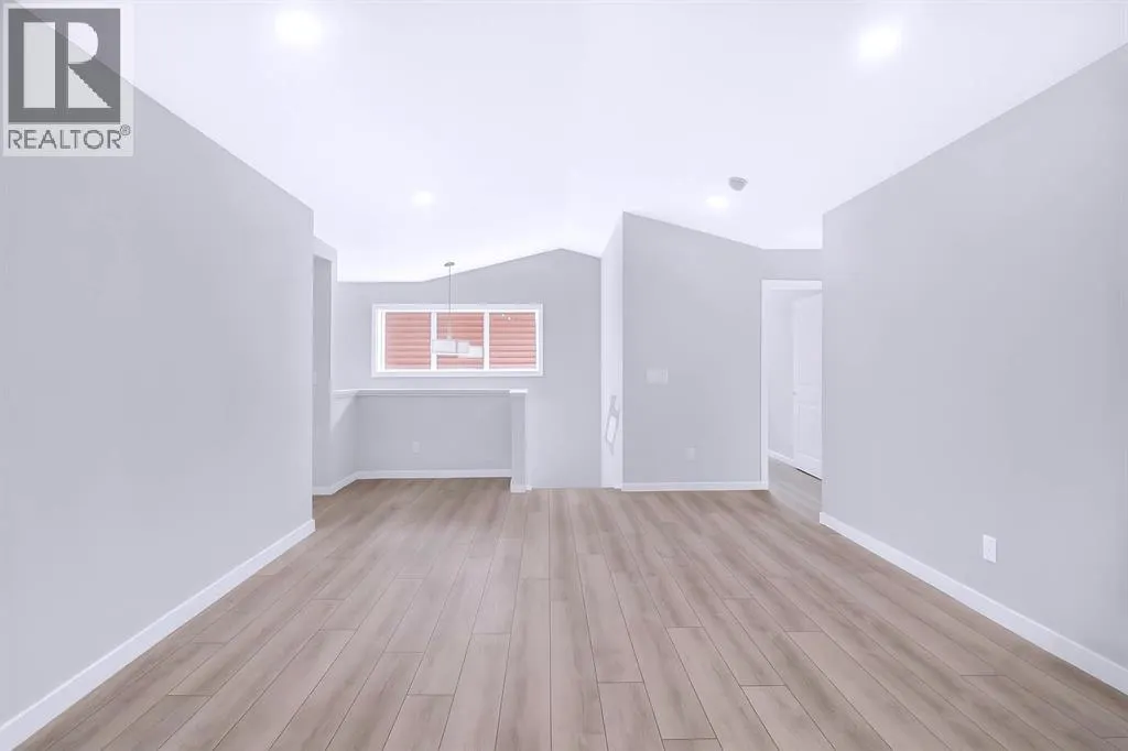 154 Silver Spruce Grove SW