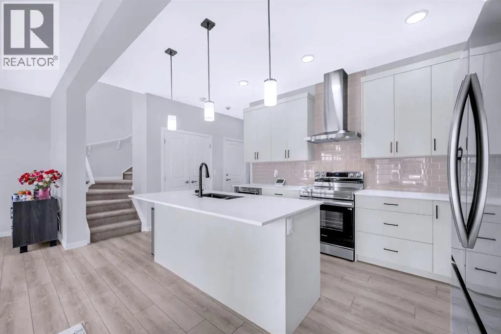 154 Silver Spruce Grove SW