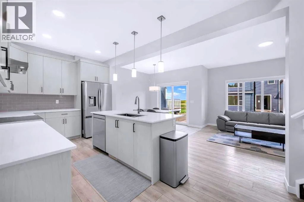 154 Silver Spruce Grove SW