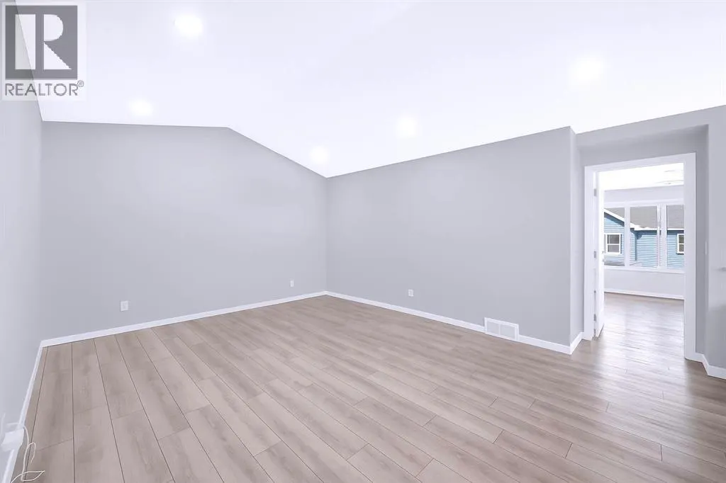 154 Silver Spruce Grove SW