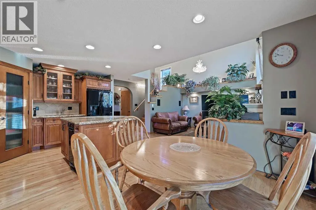 114 Valley Ponds Crescent NW