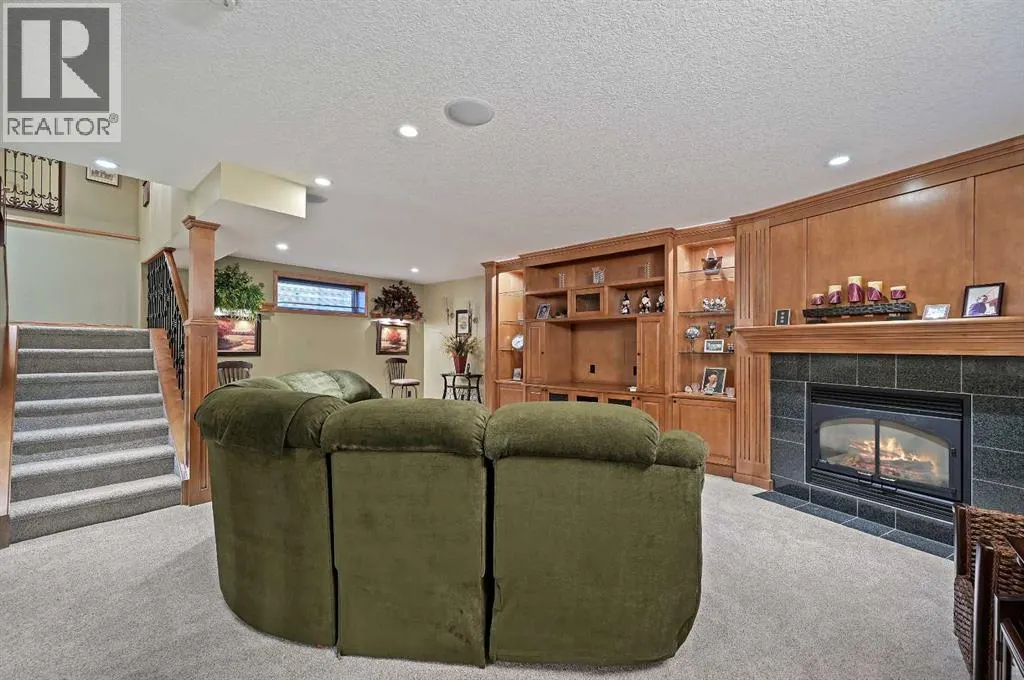 114 Valley Ponds Crescent NW