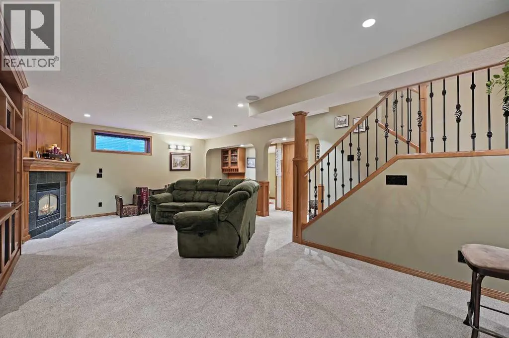 114 Valley Ponds Crescent NW