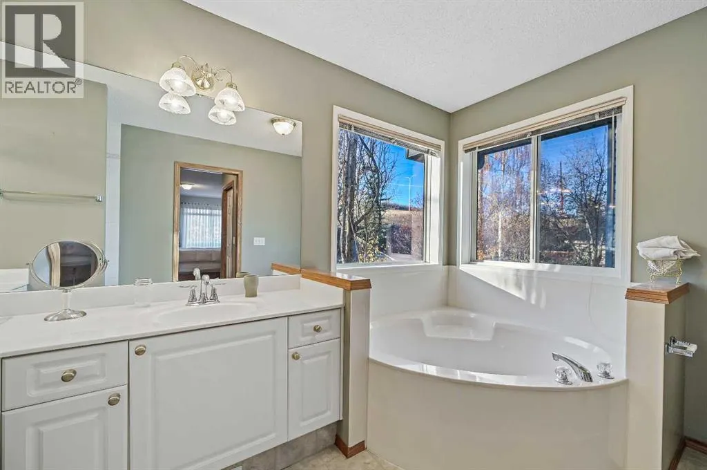 114 Valley Ponds Crescent NW