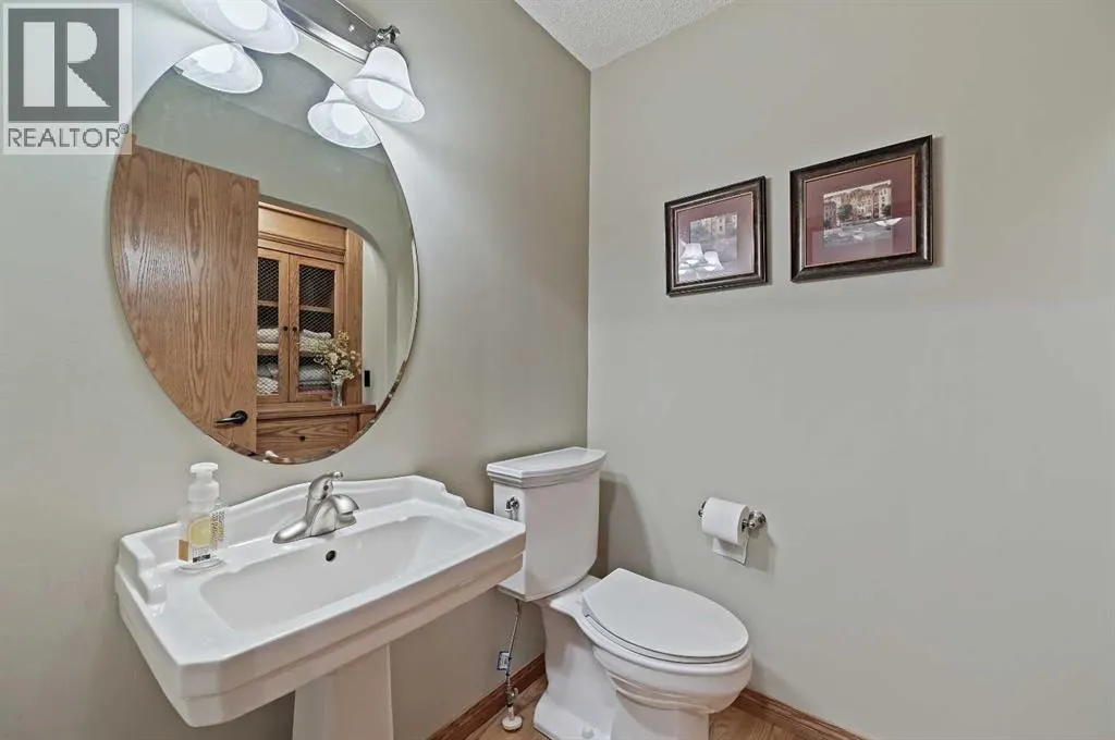 114 Valley Ponds Crescent NW