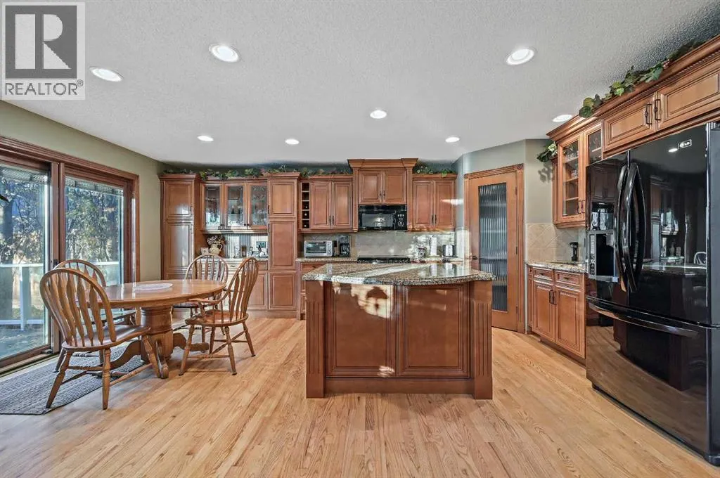 114 Valley Ponds Crescent NW