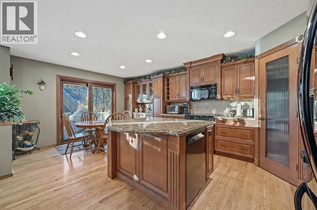 114 Valley Ponds Crescent NW