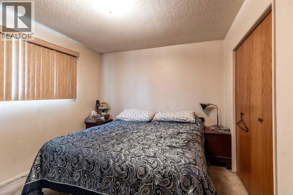 2555 & 2557 Thompson Crescent SE