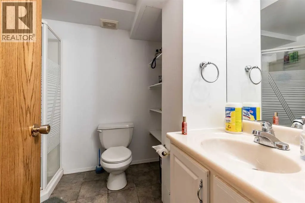 2555 & 2557 Thompson Crescent SE