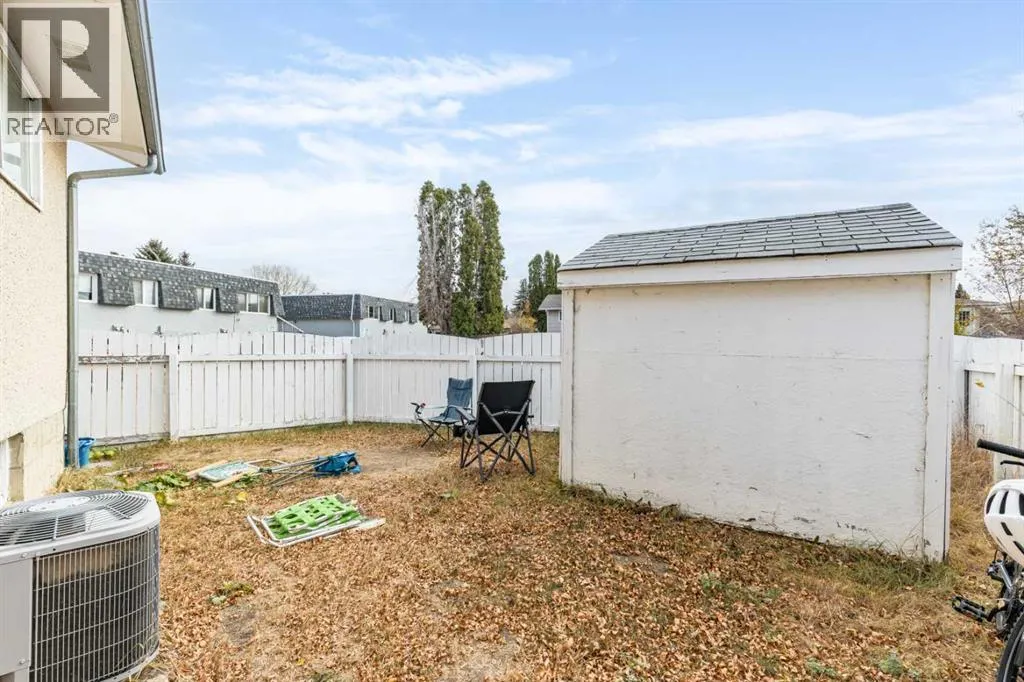 2555 & 2557 Thompson Crescent SE