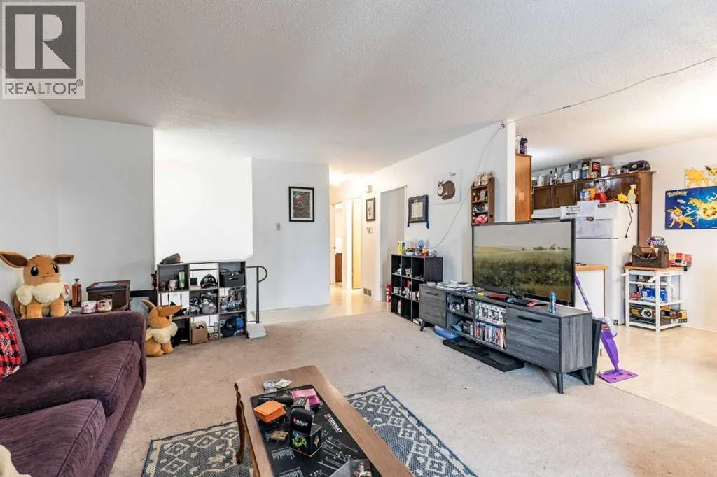 2555 & 2557 Thompson Crescent SE