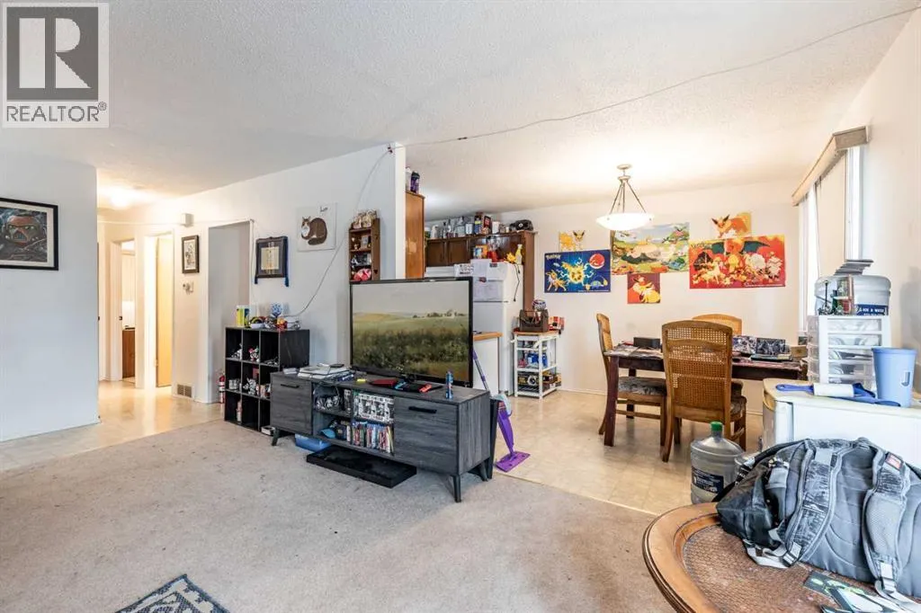 2555 & 2557 Thompson Crescent SE