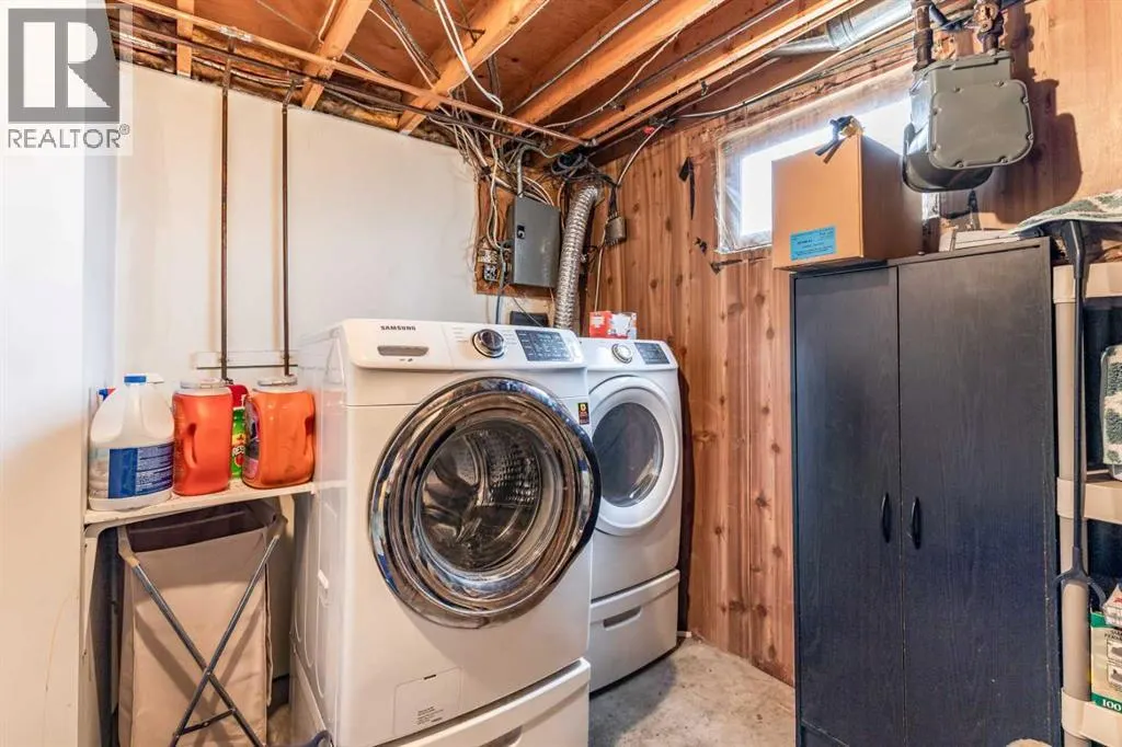 2555 & 2557 Thompson Crescent SE