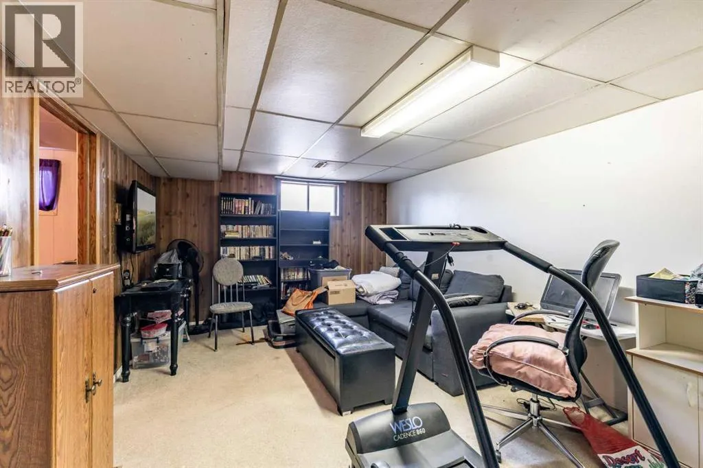 2555 & 2557 Thompson Crescent SE